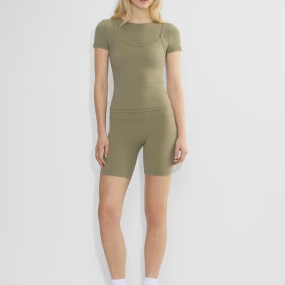 NWT Aritzia GOLDEN BUTTER Cheeky Hi-Rise Red 7" Shorts 2 - Picture 4 of 9